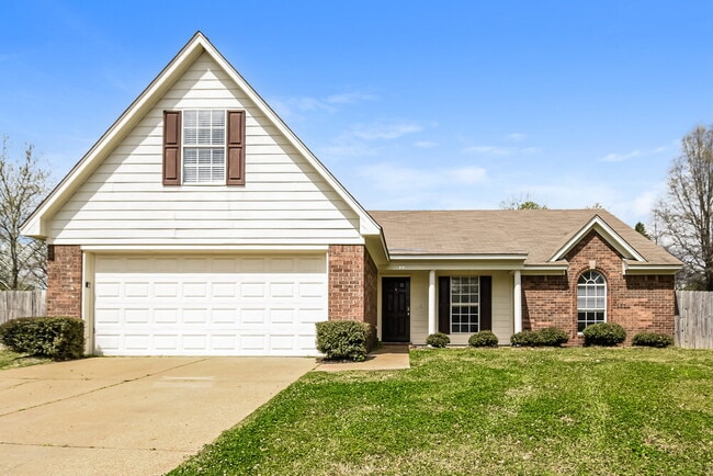 Building Photo - 8161 Loden Cove