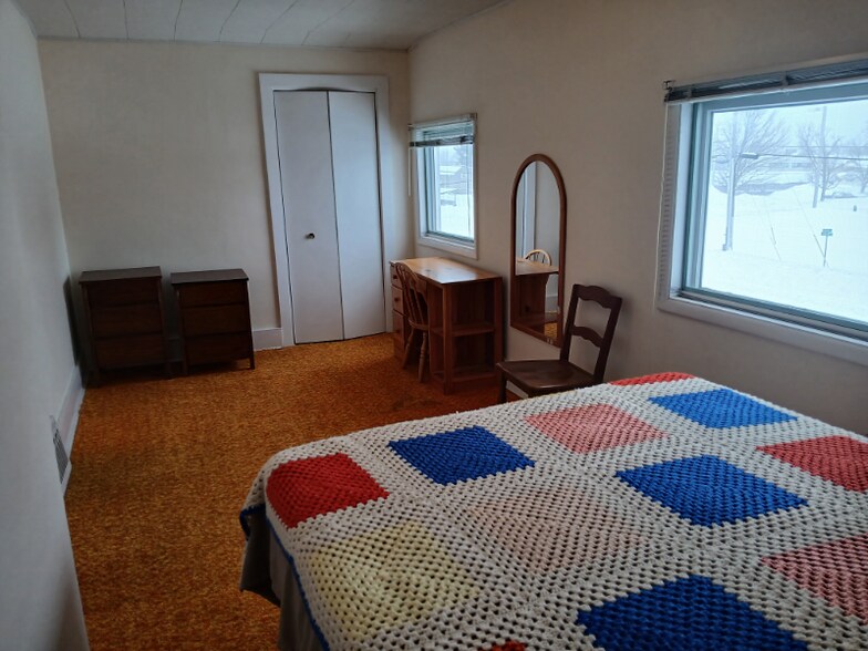 Building Photo - 321 W Mcmillan Ave