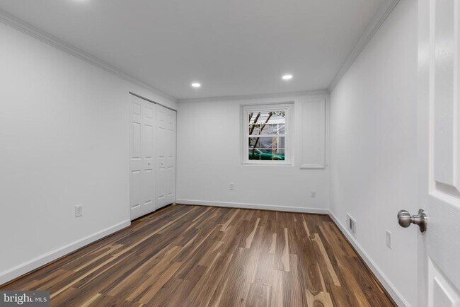 Building Photo - 1402 Mullins St