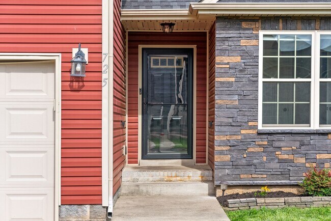 Building Photo - Pet Friendly Three Bedroom with Bonus!