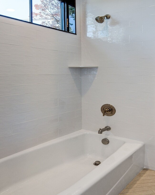 Building Photo - 20 E Redman Ave