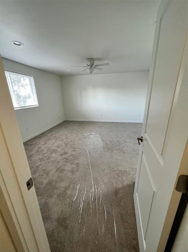 Building Photo - ThomasV