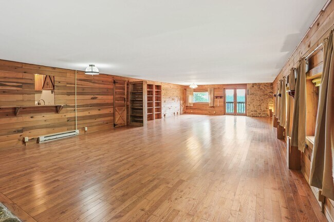 Building Photo - 9625 Hoffman Seachrist Road, Walkersville,...