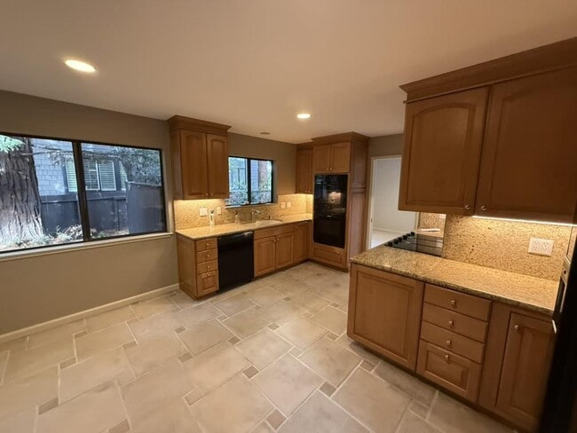 Building Photo - 2439 Sharon Oaks Dr