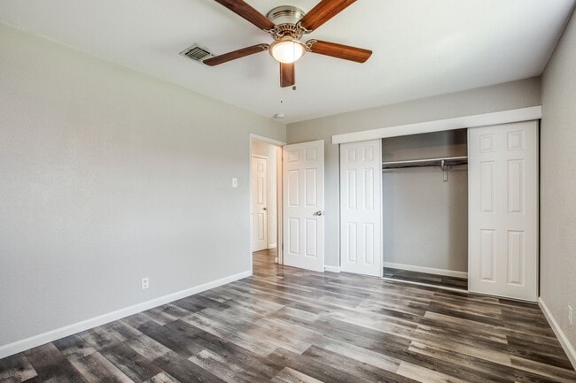 Building Photo - 2610 Lake Briar