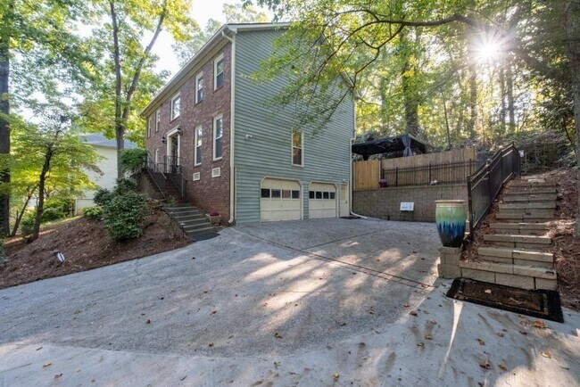 Building Photo - 2339 Milstead Cir NE