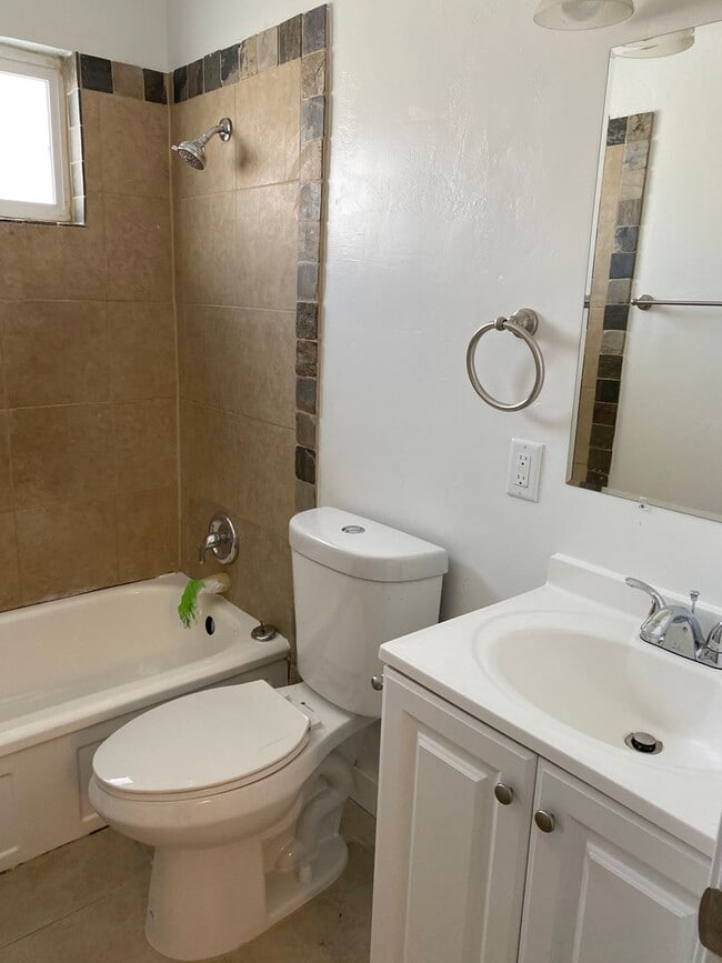 Building Photo - Completely Remodeled 4 Bed Home