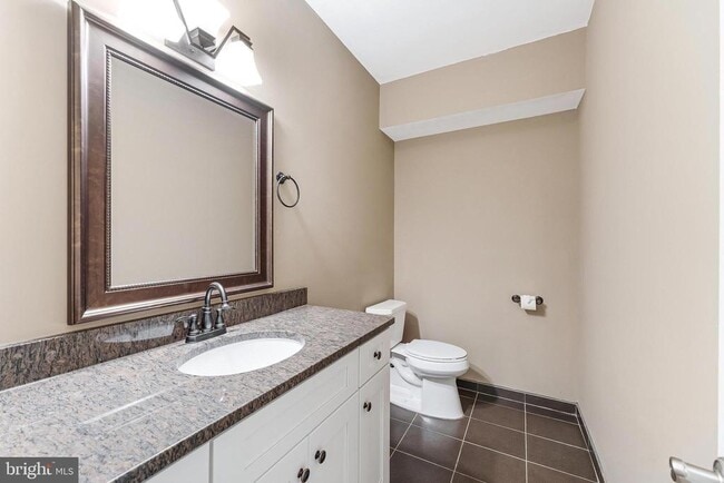 Building Photo - 829 Golden Arrow St