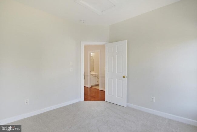 Building Photo - 8416 Churchside Dr