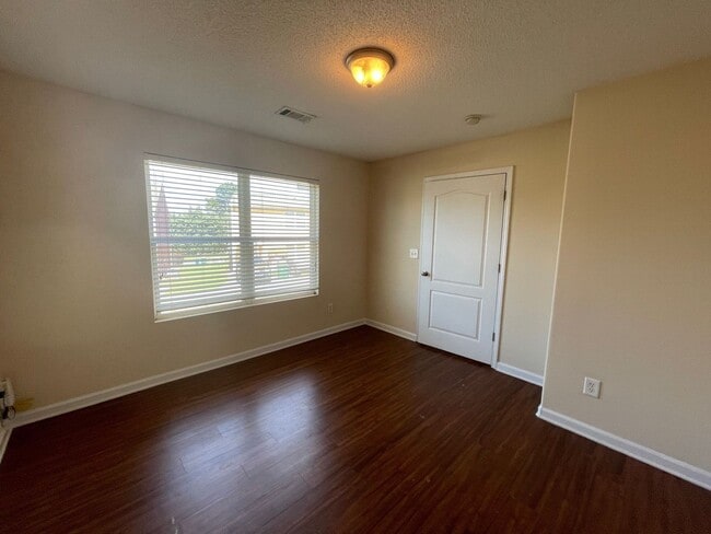 Building Photo - 5 BEDROOM PLUS BONUS ROOM PRE-LEASING FOR AUGUST 2026!