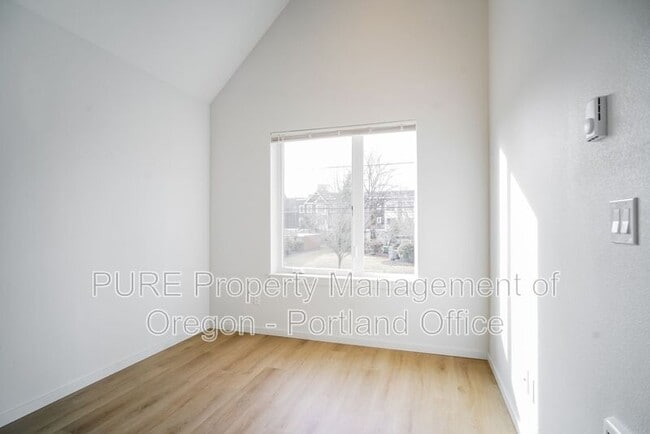 Building Photo - 5685 N Willamette Blvd