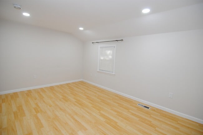 Building Photo - 31 Cannongate III Rd