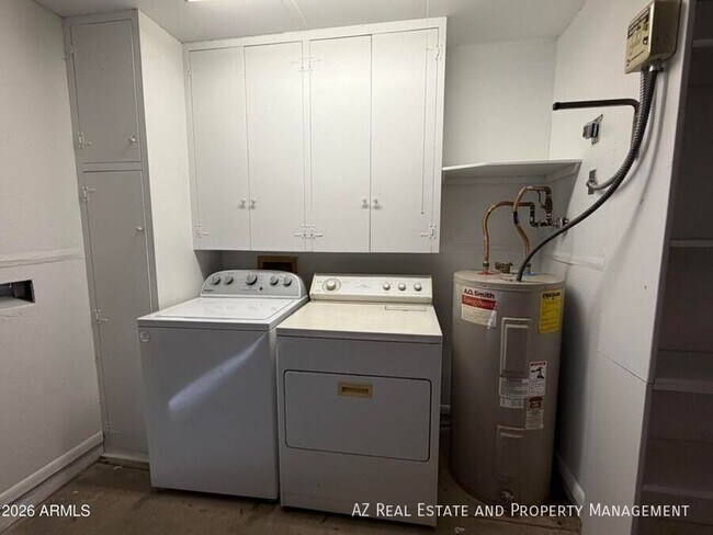 Building Photo - 2901 W Sierra St