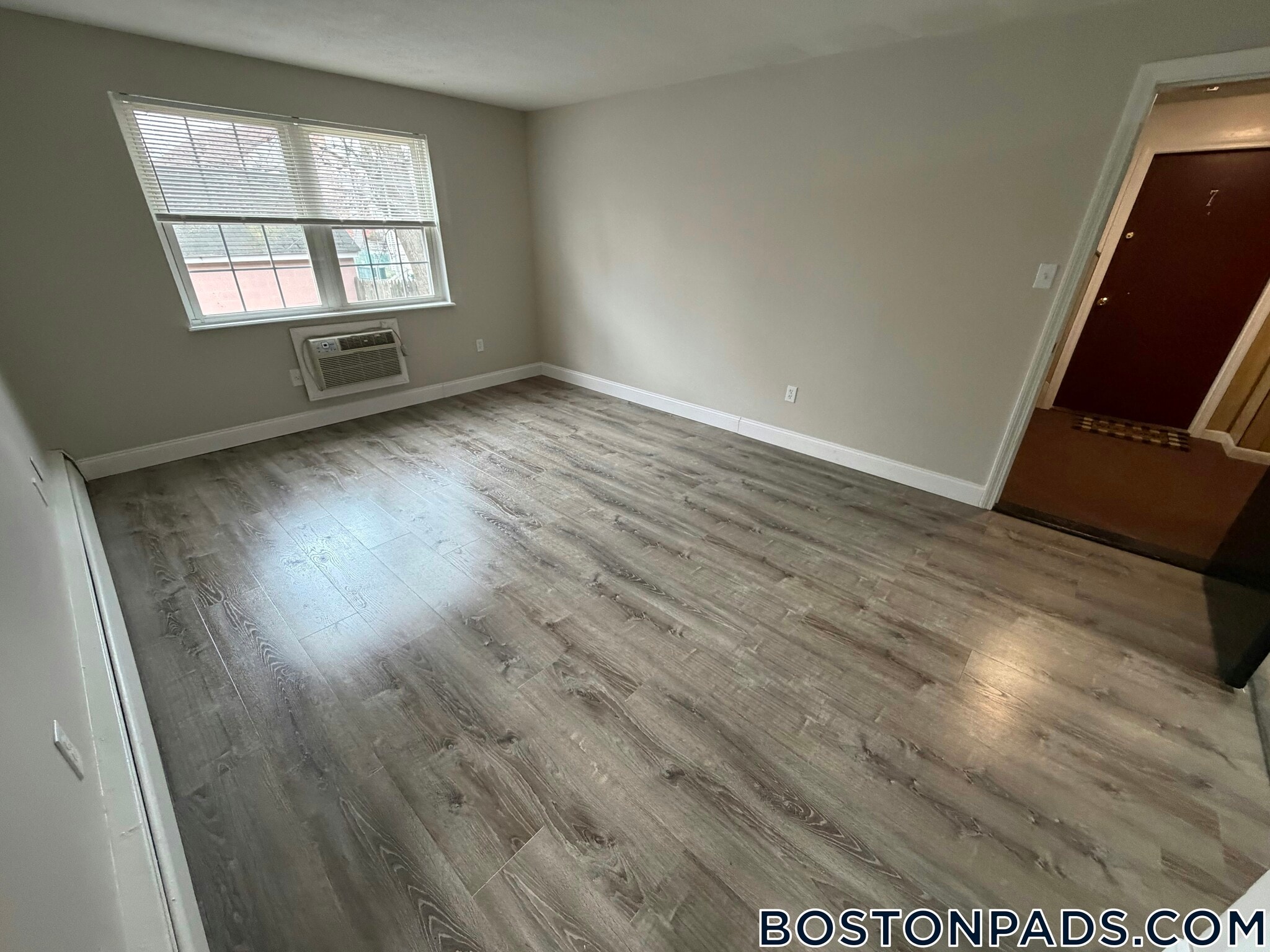 Building Photo - 71 Bernier St