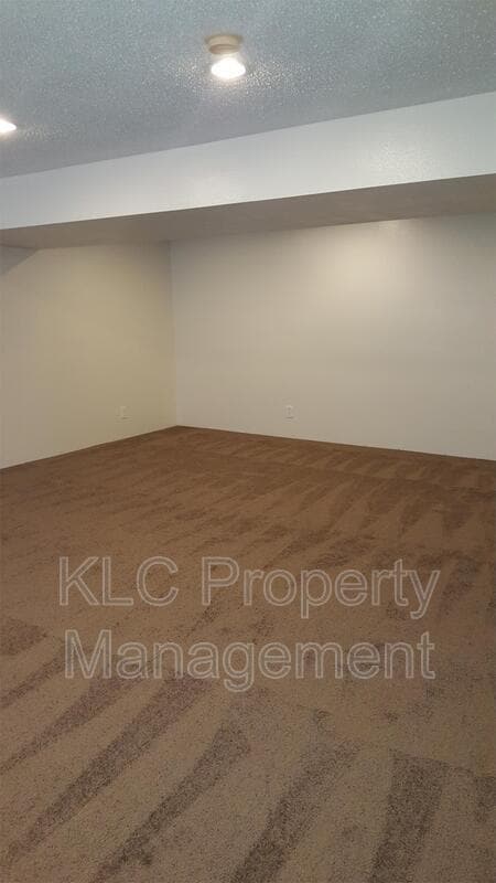 Building Photo - 3607 E 42nd St