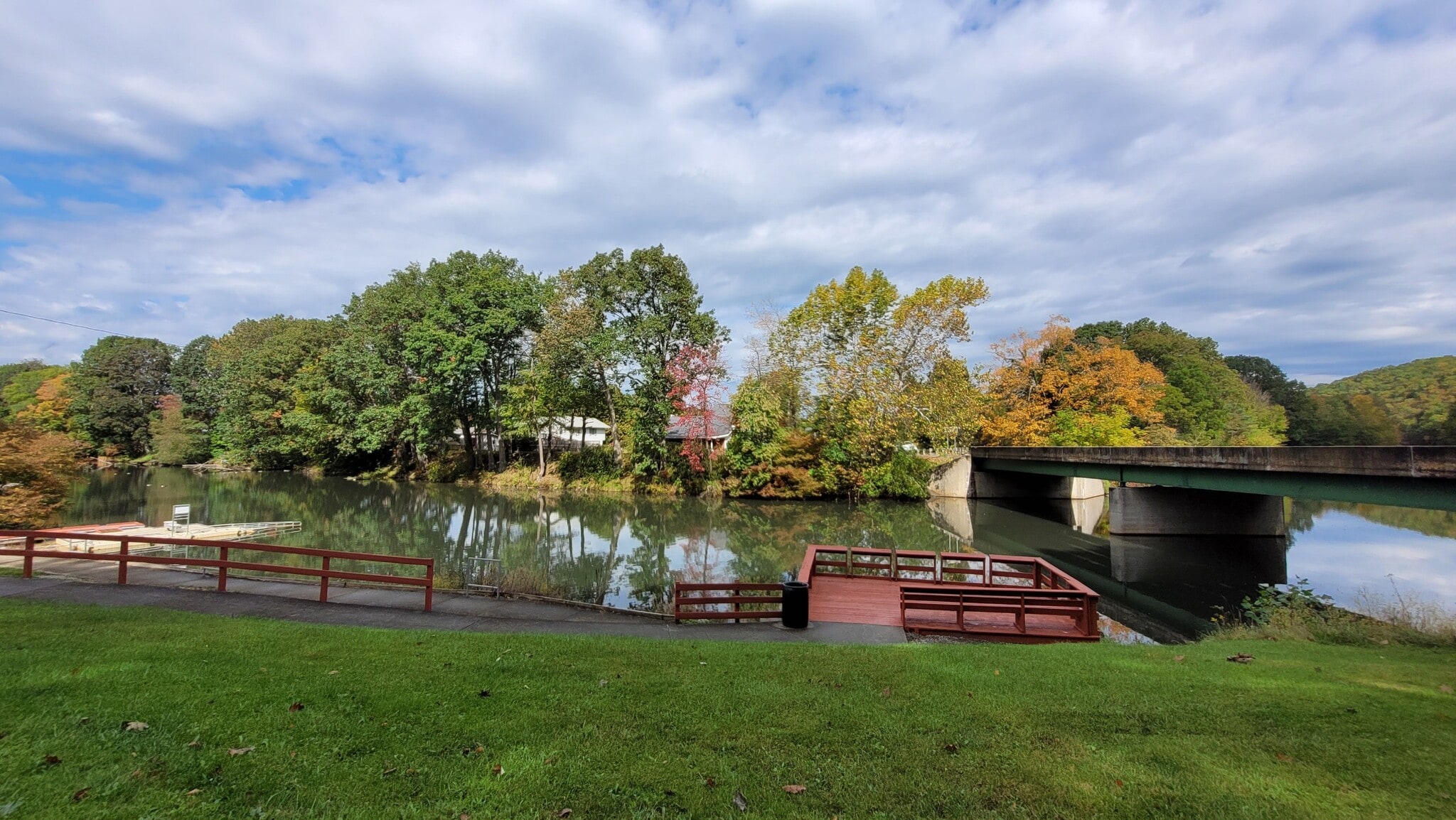 Public fishing dock in walking distance - 355 Blaine Ave