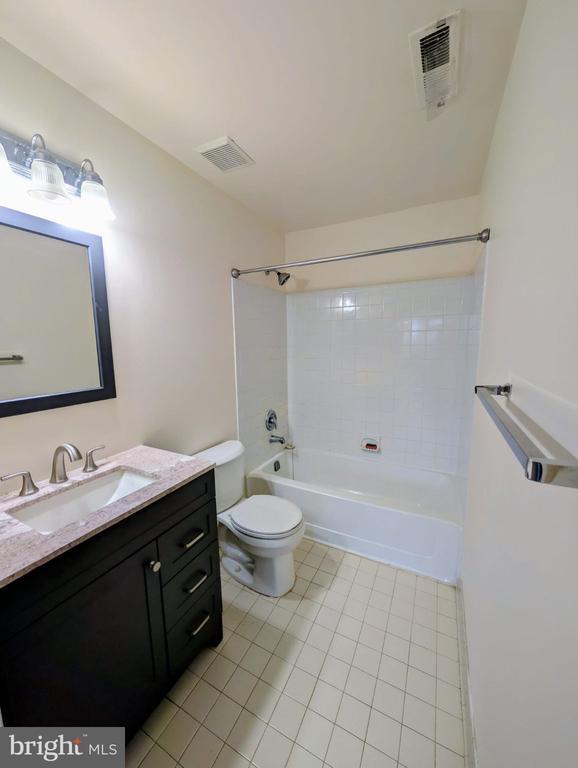 Building Photo - 2313 Ravens Crest Dr