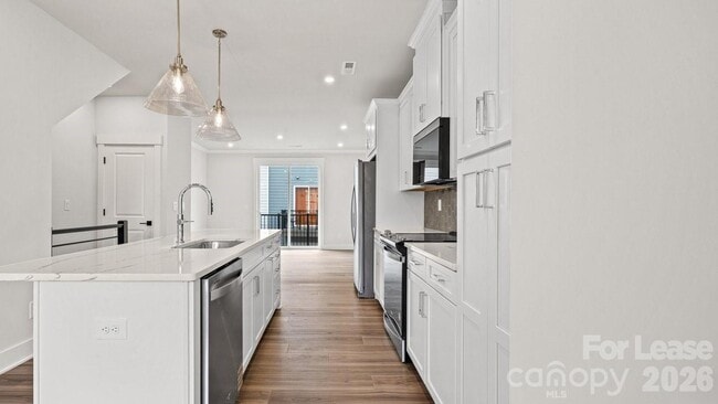 Building Photo - 2025 Clarksdale Dr