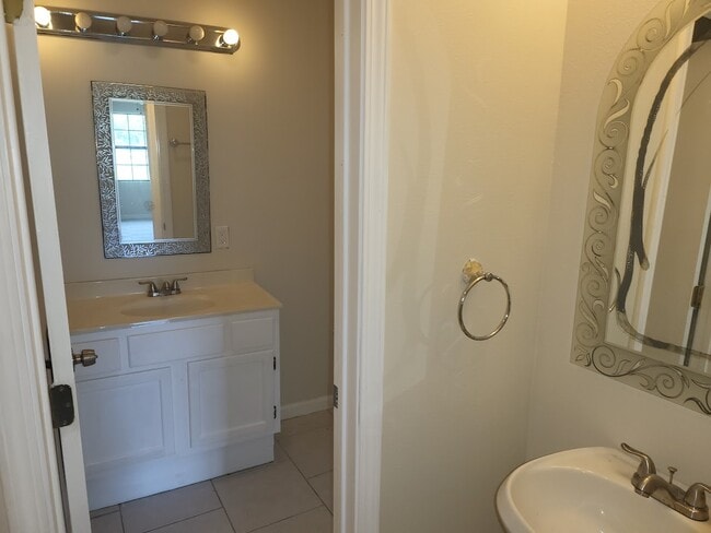 Building Photo - 8790 Florida Rd