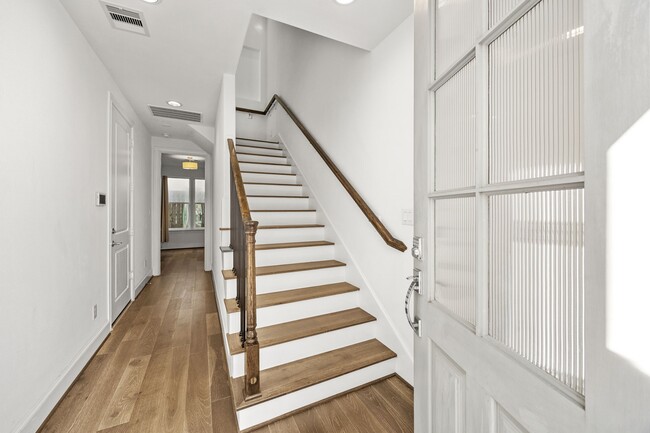 Building Photo - 2234 Lou Ellen Ln