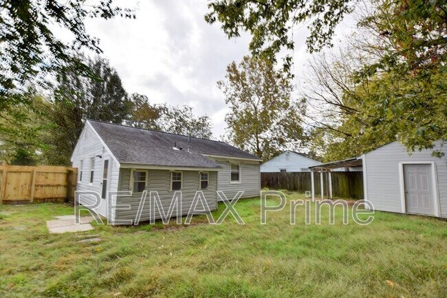 Building Photo - 1923 Bancroft Dr