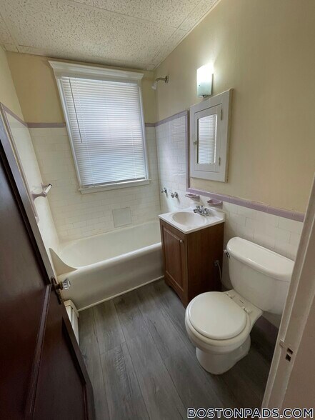 Building Photo - 38 Estes St