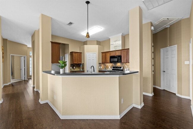 Building Photo - 511 Plantain Ln