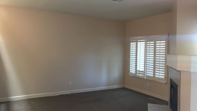 Building Photo - 2 Bed, 2.5 Bath Two-Story Condo with Garage