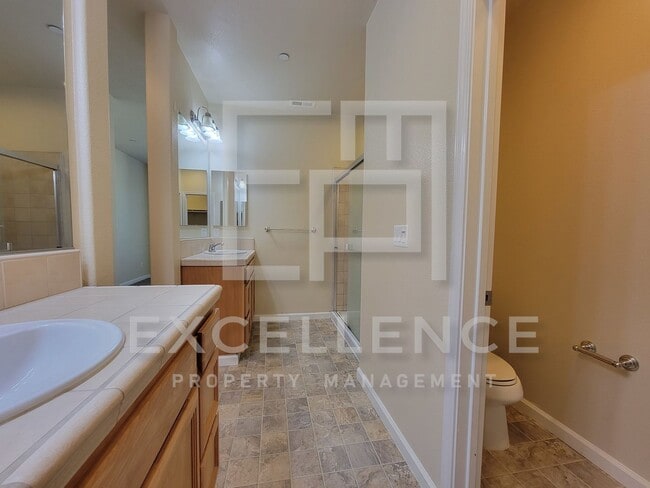 Building Photo - Updated 3 Story Townhouse with Garage, in Willow Glen!