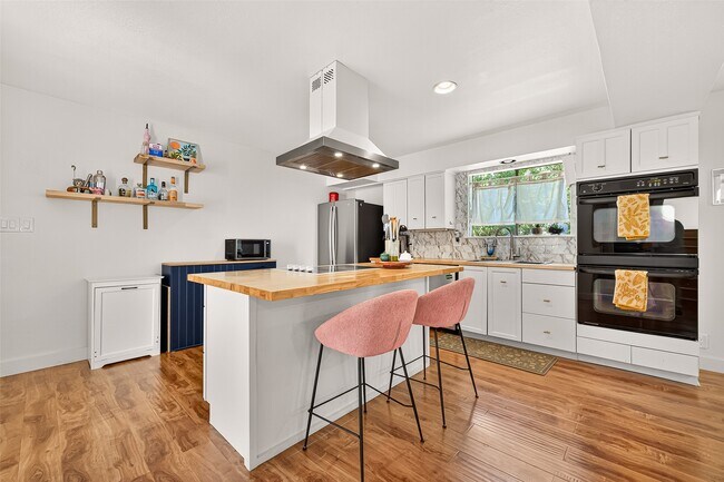 Building Photo - 1422 Chardonnay Dr