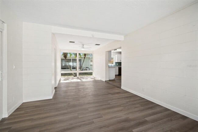 Building Photo - 662 Villa Grande Ave S