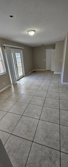 Building Photo - 1202 Summer St