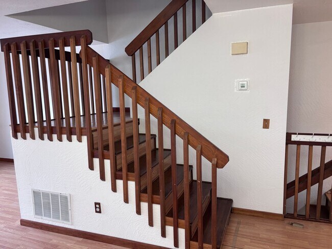 Building Photo - Perfectly Located 2 Bed/1.5 Bath Eagle River Condo!