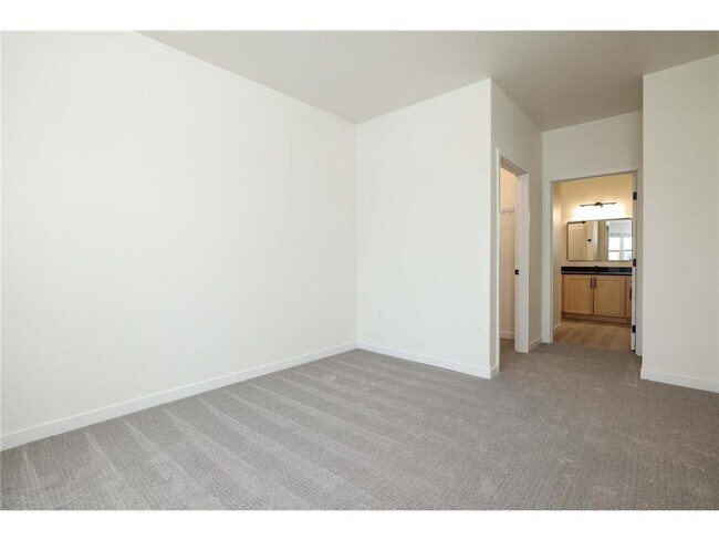 Building Photo - 28 7th St NE