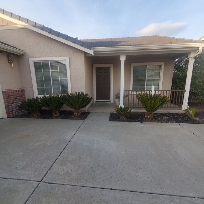 Building Photo - Single Story 3/2 with Great Open Floorplan in Brentwood