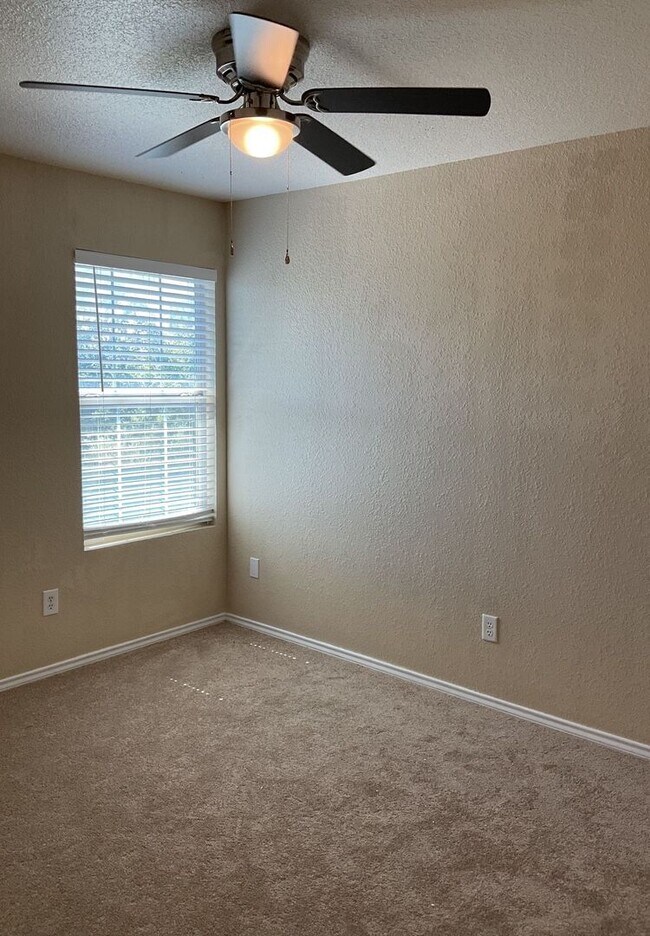 Building Photo - AVAILABLE NOW!