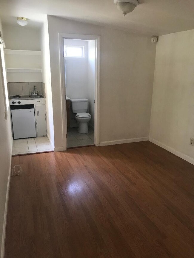 studio-bath-kichenette - 11907 Brookhaven Ave