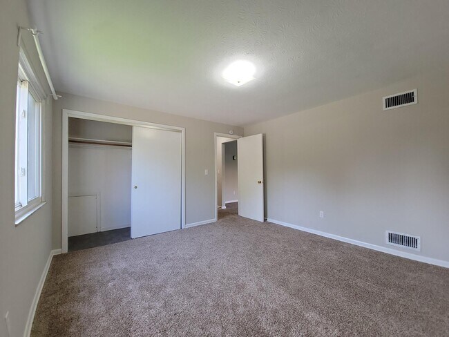 Building Photo - 22121 River Oaks Dr