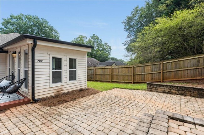 Building Photo - 200 Lowry St NE