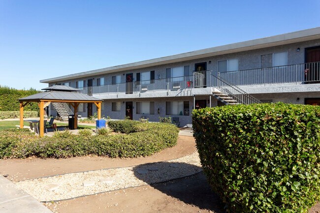 Building Photo - Spacious 2BR in El Cajon with AC and Parking