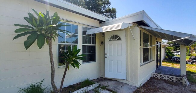 Building Photo - 161 6th Dr SW