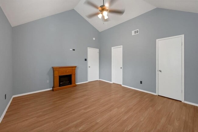 Building Photo - 8006 Summer Trail Dr