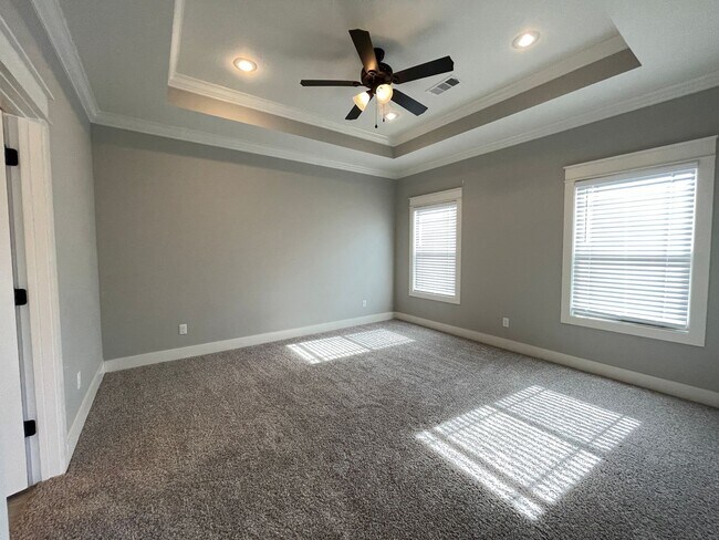 Building Photo - 202 Crestwood Ln