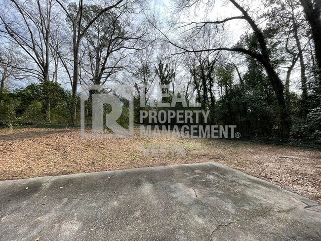 Building Photo - Three Bedroom Home in East Macon!