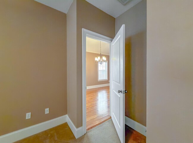 Building Photo - 1946 Sagebrook Dr