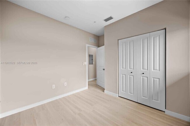 Building Photo - 630 NE 166th St