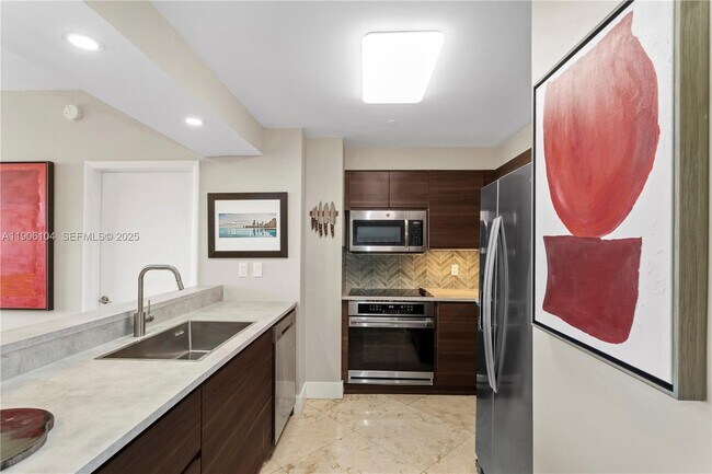 Building Photo - 2475 Brickell Ave