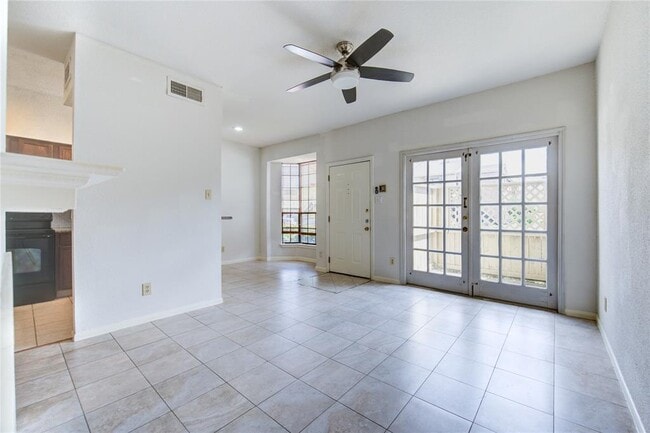 Building Photo - 2121 El Paseo St