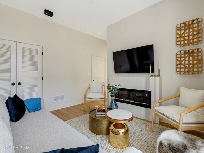 Building Photo - 2801 N Thatcher Ave