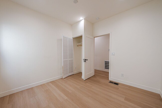 Building Photo - Modern Upstairs 3-Bedroom at 4222 1/2 | On...
